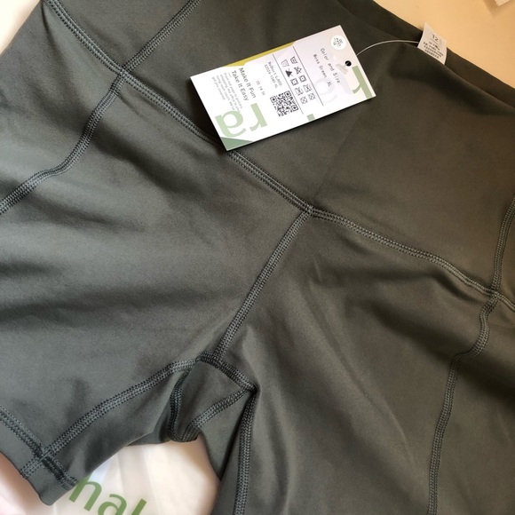 HALARA HIGH RISE BIKER SHORTS - Picture 2 of 7